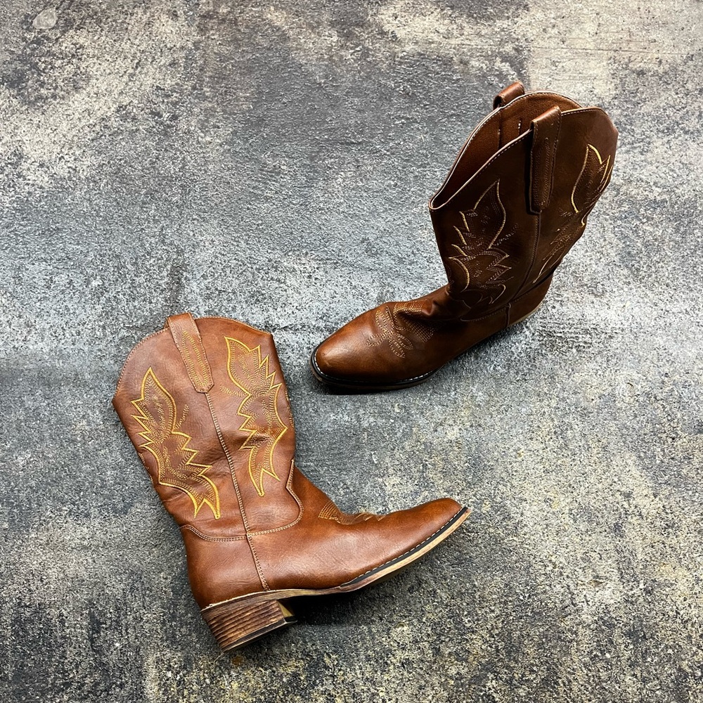 Y2K Wmns Brown Leather Western cowboy boots with yellow stitching sz 7.5 wmns
